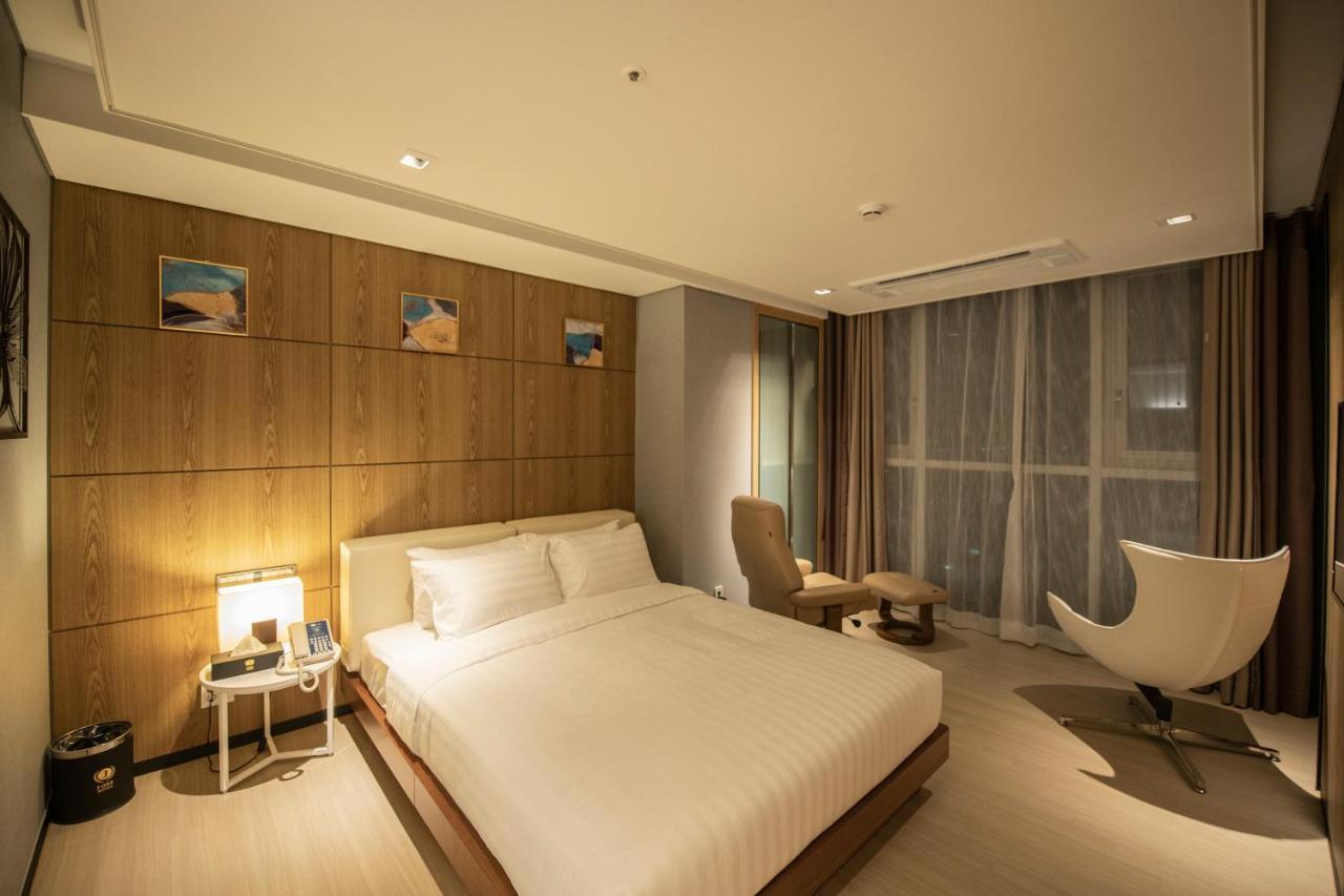 J One Hotel Cheongju Exterior photo