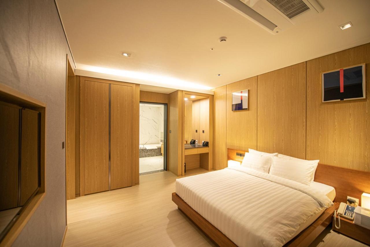 J One Hotel Cheongju Exterior photo