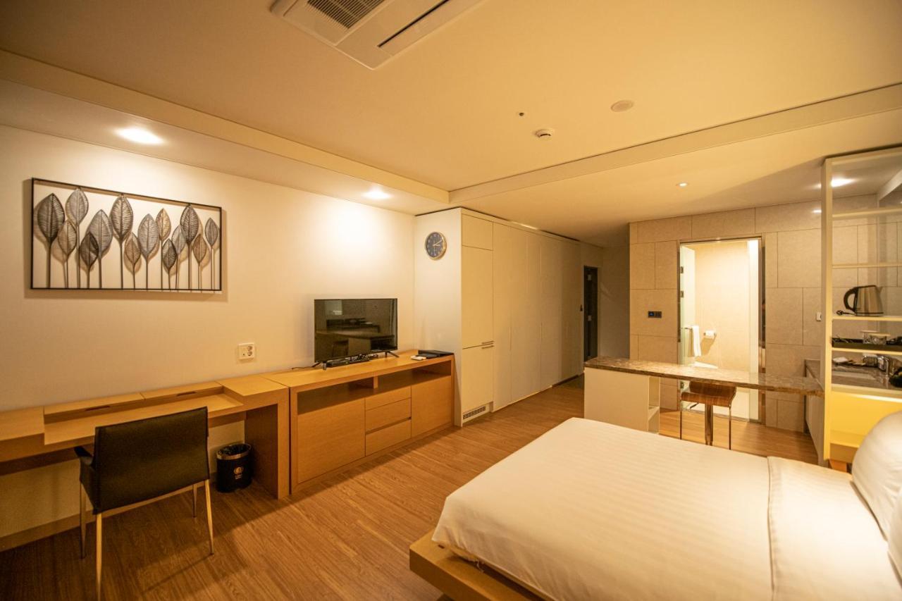 J One Hotel Cheongju Exterior photo