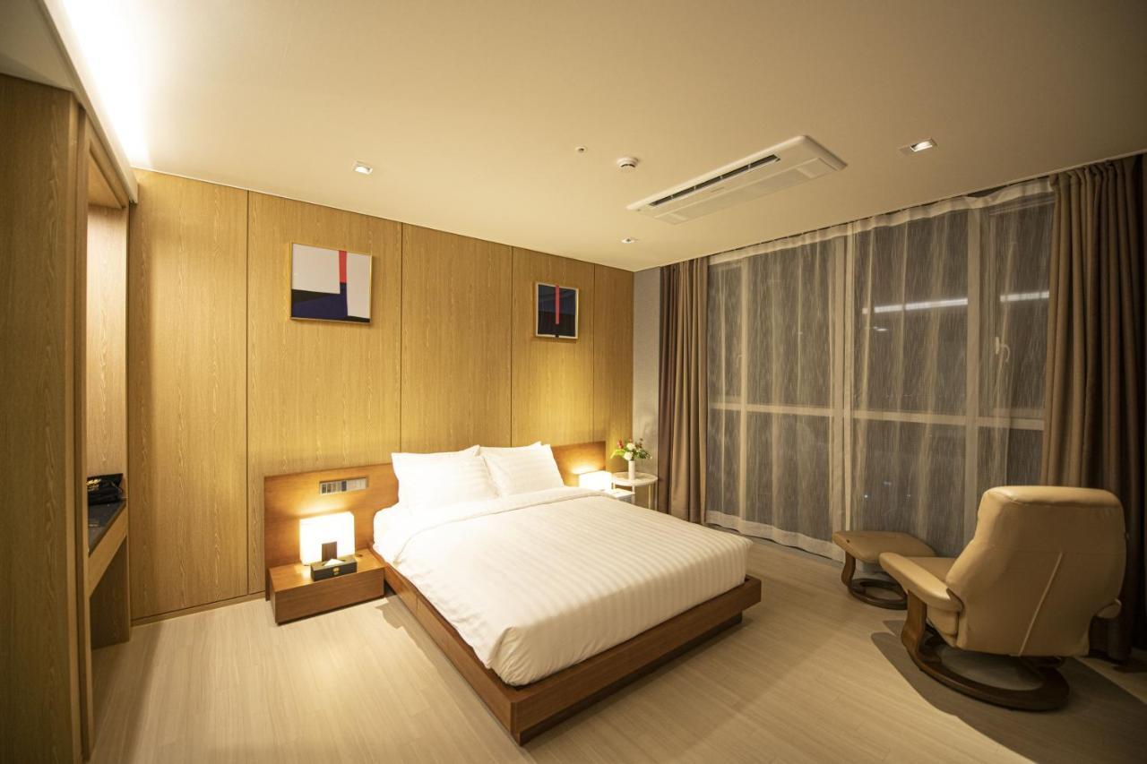 J One Hotel Cheongju Exterior photo