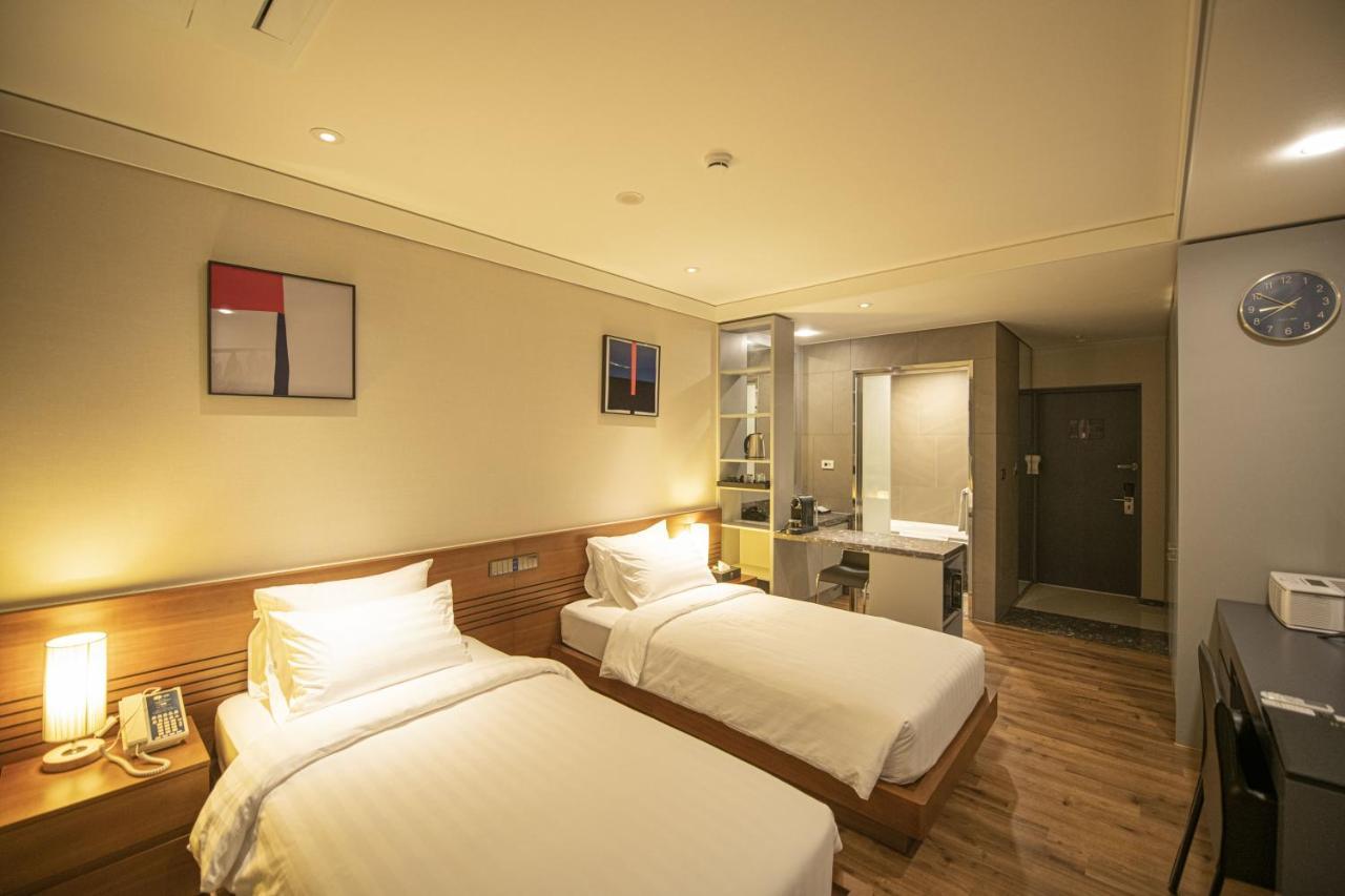 J One Hotel Cheongju Exterior photo