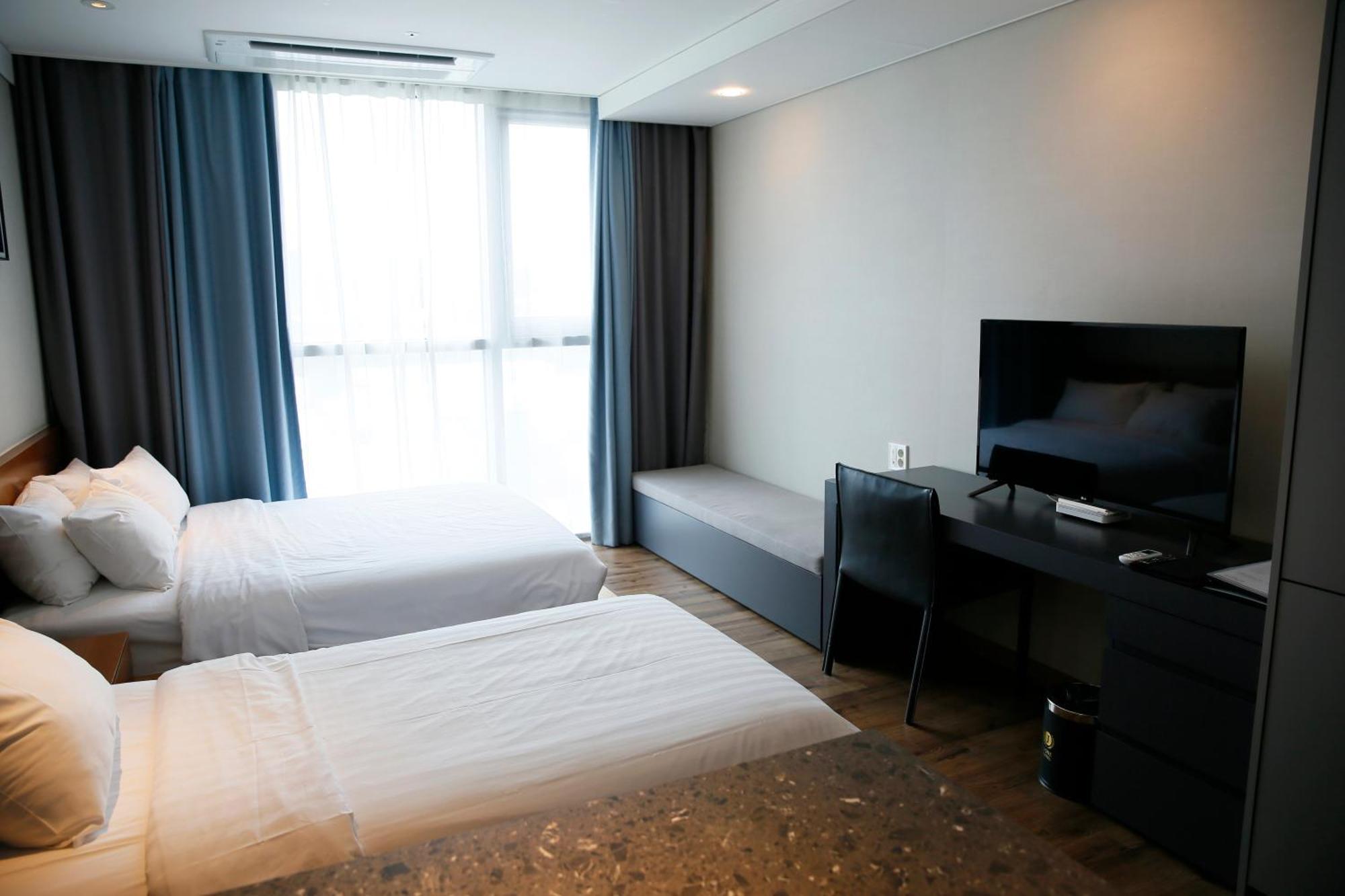 J One Hotel Cheongju Exterior photo