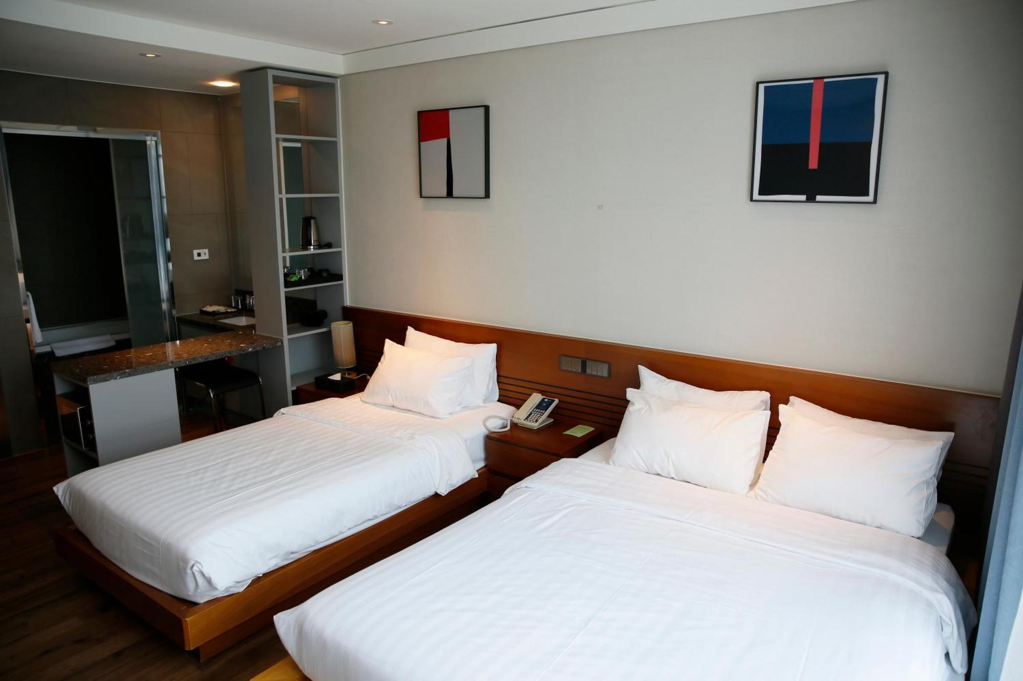 J One Hotel Cheongju Exterior photo