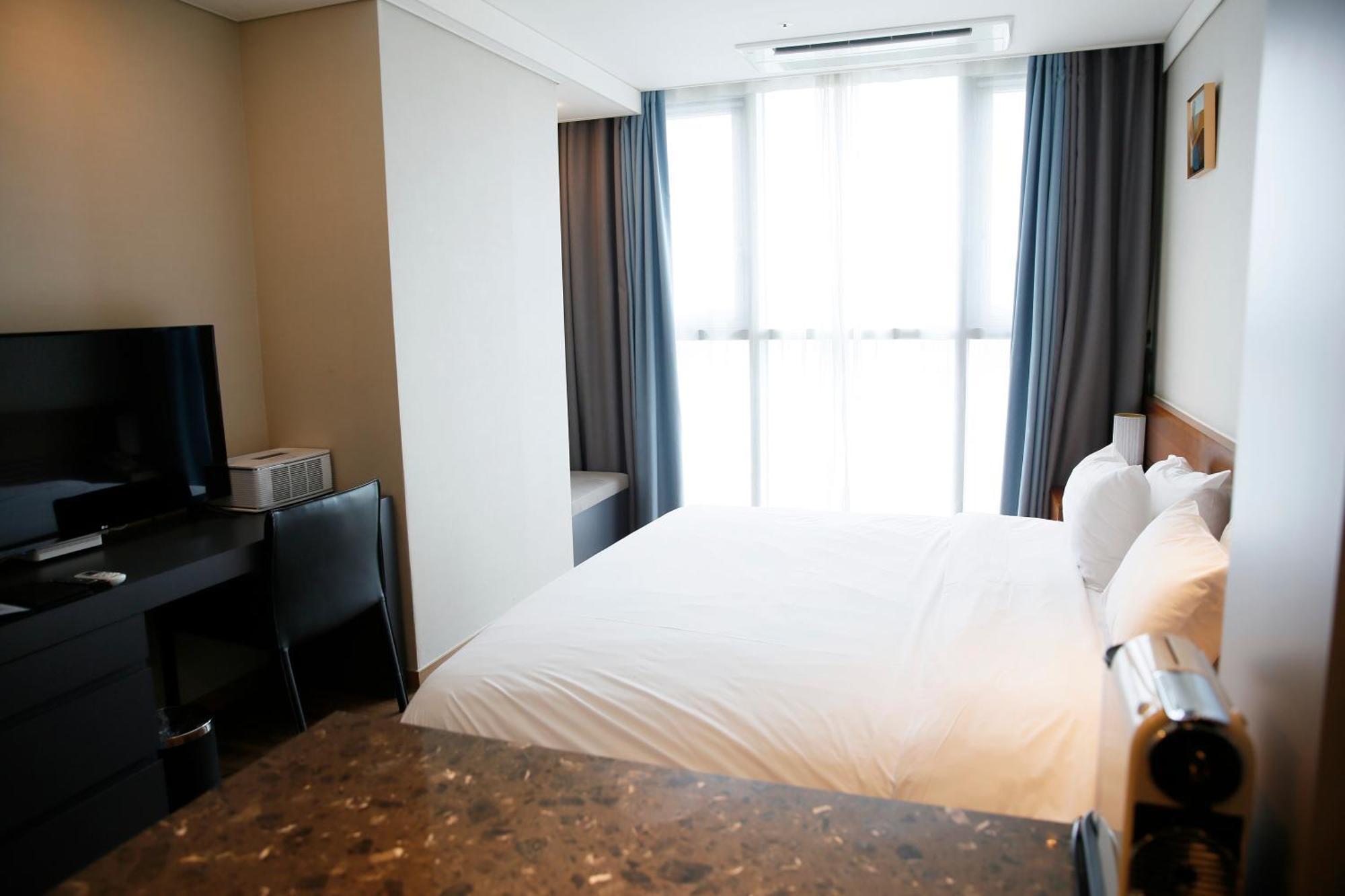 J One Hotel Cheongju Exterior photo