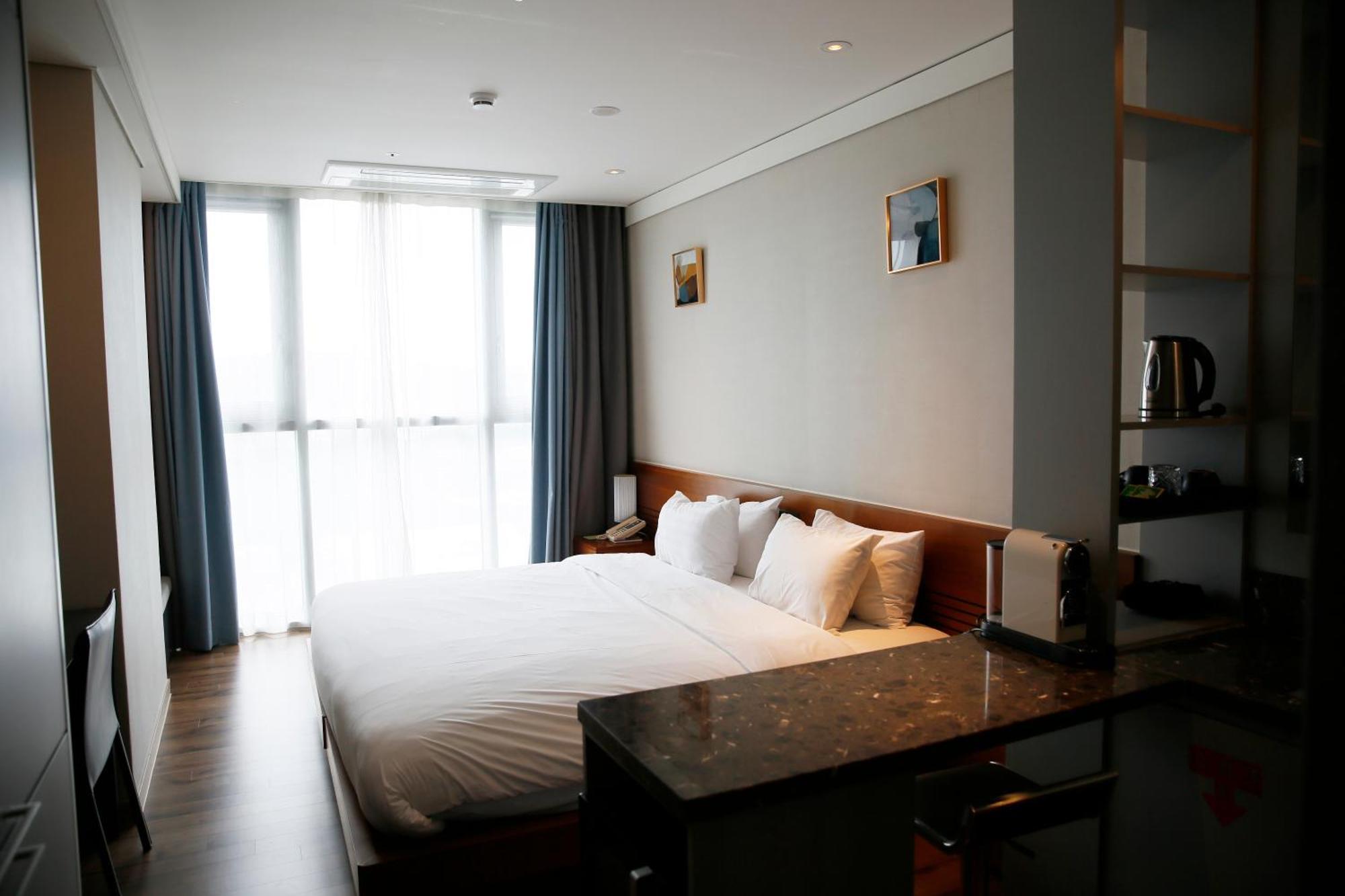 J One Hotel Cheongju Exterior photo